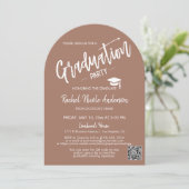 Mocha Mousse Arch Foto Graduation Party Einladung (Stehend Vorderseite)