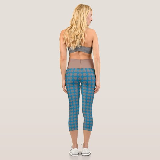 Mocha-Mousse Capri Leggings (Rückseite)