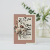 Mocha Mousse Modern Botanischer Blumenstrauß Save Einladung (Stehend Vorderseite)