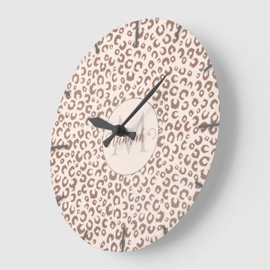 Mocha Mousse und Cream Tan Leopard Muster Große Wanduhr (Winkel)
