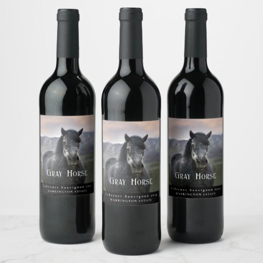 Mockup Gray HorCustom Wine Labels Weinetikett (Flaschen)