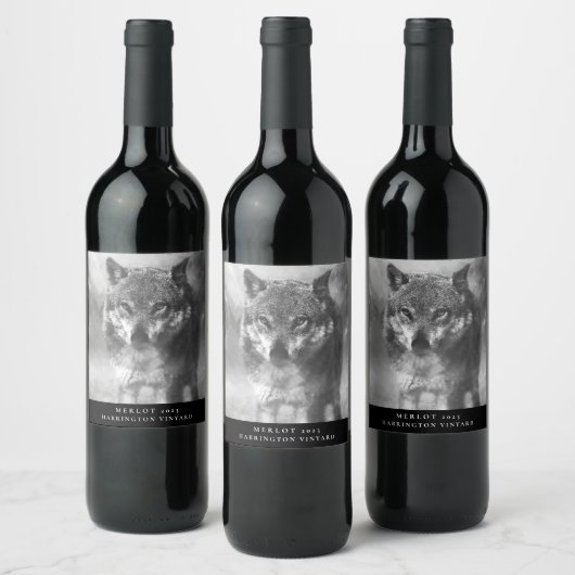 Mockup Wolf Custom Wine Labels Weinetikett (Flaschen)