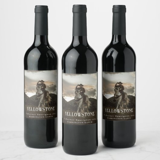 Mockup Yellowstone Western Custom Wine Labels Weinetikett (Flaschen)
