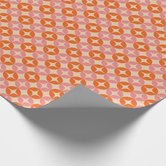 Mod Geometrisches Muster in Rosa und Orange Mitte Geschenkpapier (Ecke)