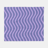 Mod Lila und Periwinkle Wavy Lines und Streifen Fleecedecke (Vorderseite (Horizontal))