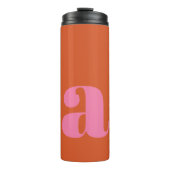 Mod Monogram, lebend, Anfangsbuchstabe Rosa Orange Thermosbecher (Vorderseite)