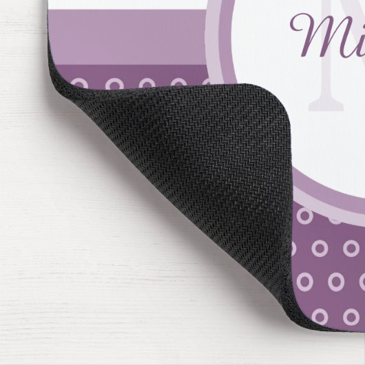 Mod-Monogramm für Lila und weiße Polka-Dosen mit N Mousepad (Ecke)