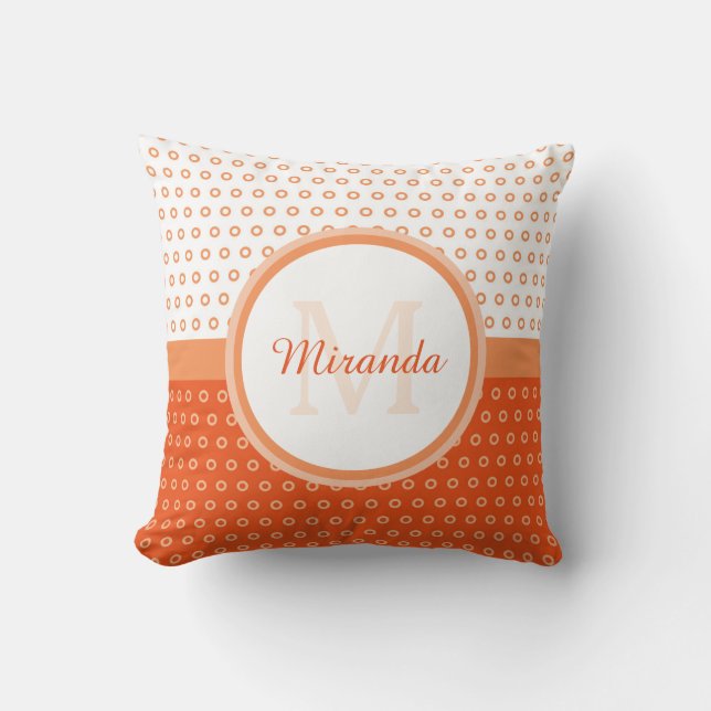 Mod Orange und White Polka Dots Monogramm mit Name Kissen (Vorderseite)