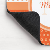 Mod Orange und White Polka Dots Monogramm mit Name Mousepad (Ecke)