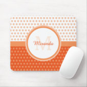 Mod Orange und White Polka Dots Monogramm mit Name Mousepad (Mit Mouse)