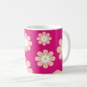 Mod-Pfirsich-Blumen auf Rosa Kaffeetasse (VorderseiteRechts)