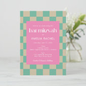 Mod Pink Minze Green Checkerboard Bat Mitzvah Einladung (Stehend Vorderseite)