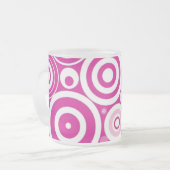 Mod Pink und Weiß konzentrierte Retro-Kreise Mattglastasse (Vorderseite Links)