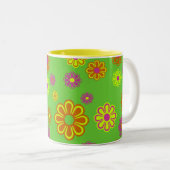 Mod Pop Blume Groovy Zweifarbige Tasse (VorderseiteRechts)