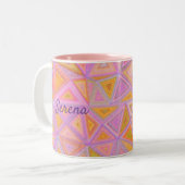 Mod Rosa Lila und gelb geometrisch Zweifarbige Tasse (Vorderseite Links)