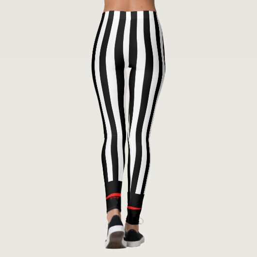 Mod Schwarz-Weiß Streifen mit hellrotem Herzen Leggings (Rückseite)