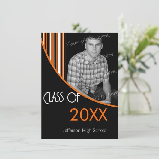 Mod Stripes Graduierungsparty Einladung Orange & B (Stehend Vorderseite)