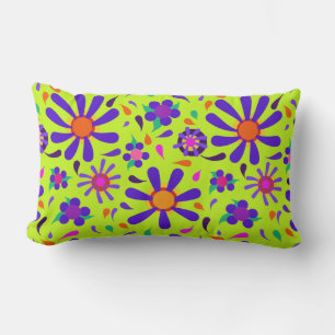 Mod Style Purple Flowers auf Peridot Green Lendenkissen