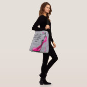 Mode-Diva in Stiletto Pink Tragetaschen Mit Langen Trägern (Am Model)