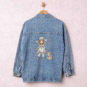 Modebewusstes Mädchen, das mit ihrer Katze spazier Jeansjacke (Hangar)