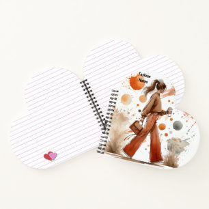 Modebewusstes Mädchen mit Kaffee Journal Notizblock