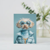 Modehund in blauem Outfit Postkarte (Stehend Vorderseite)