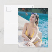 Model In Yellow Bikini Feiertagspostkarte (Vorne/Hinten)