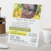 Model, Optikerin, Technikerin Sockelschild (In Situ)