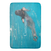 Modell der Frau Thunder_Cove Badematte (Vorderseite Vertikal)