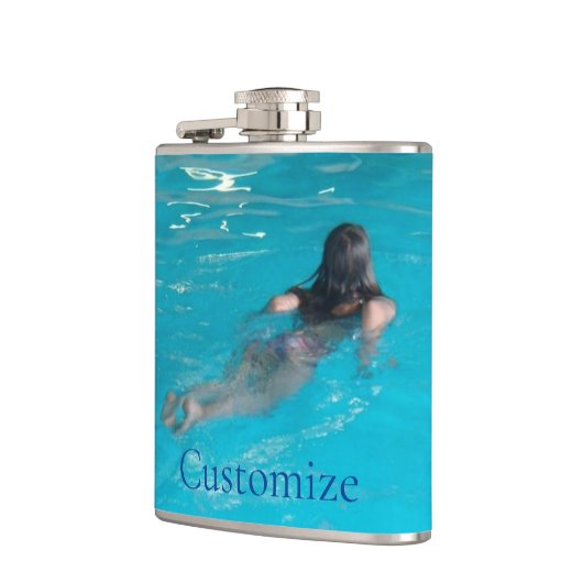 Modell der Frau Thunder_Cove Flachmann (Links)