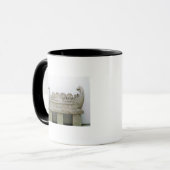 Modell eines Schiffs, das Wein auf transportiert Tasse (Vorderseite Links)