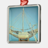 Modell von einem der Boote des Pharaos Ornament Aus Metall (Links)