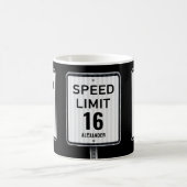 Modern 16th Birthday Speed Sign Kaffeetasse (Mittel)