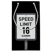 Modern 16th Birthday Speed Sign Kleine Geschenktüte (Rückseite)