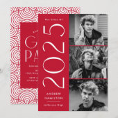 Modern 2023 Red 3 Foto Graduation Party Einladung (Vorne/Hinten)