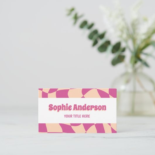 Modern 70s Retro Pink Wavy with QR Code Visitenkarte (Stehend Vorderseite)