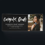 Modern Abschluss gratulieren Foto Banner<br><div class="desc">Herzlichen Glückwunsch an den Absolventen! Dieses Banner bietet einen Ort für ein Foto des Abschlusses, zusammen mit einem trendigen und modernen "Glückwunsch grad" und benutzerdefinierten Text, der Name, Schule, Jahr und Zukunft Pläne in Weiß. Ein großartiges Abschluss-Schild, um Ihr Senior zu feiern und auch arbeitet und Graduiertenparty Dekoration. Die Standardfarbe...</div>