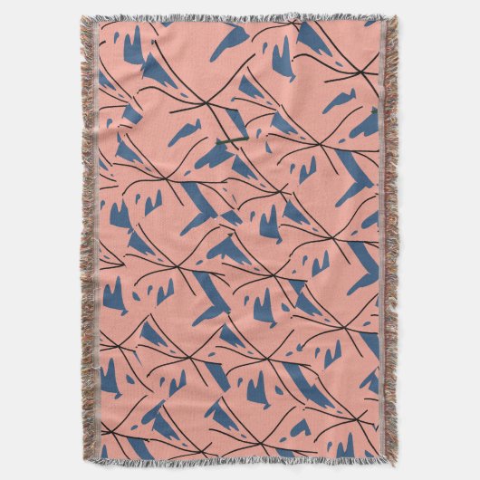 Modern Abstract Blue & Pink Geometric Pattern Flee Decke (Vorderseite Vertikal)