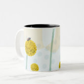 Modern Abstract Botanical Yellow Billy Button Zweifarbige Tasse (Vorderseite Links)