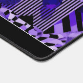 Modern Abstract Geometric Black White Purple Art Schreibtischunterlage (Ecke)