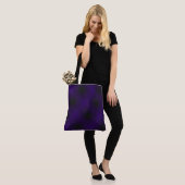 MODERN abstrakt gezeichnet schwarz-tief-lila-mosai Tasche (Am Model)