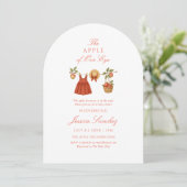 Modern Apple of Our Eye Minimal Baby Shower Einladung (Stehend Vorderseite)