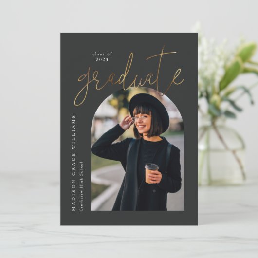 Modern Arch Abschluss Gold Holzkohle Grau Einladung (Stehend Vorderseite)