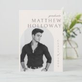 Modern Arch Beige Graduation Announcement Einladung (Stehend Vorderseite)