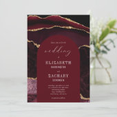 Modern Arch Burgundy Gold Agate Wedding Einladung (Stehend Vorderseite)