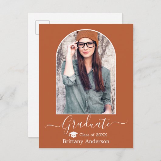 Modern Arch Cap Calligrafy Terracotta Abschluss Postkarte (Vorne/Hinten)