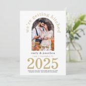 Modern Arch Foto Gold Wedding Einladung (Stehend Vorderseite)