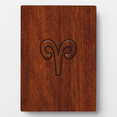 Modern Aries Zodiac Symbol auf Mahagoni wie Druck Fotoplatte (Vorderseite)