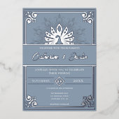 Modern Art Deco Pfauenhochzeit Silver Folieneinladung (Vorderseite)