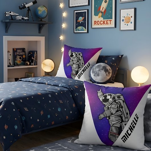 Modern Astronaut Purple Galaxy Space Custom Name Kissen